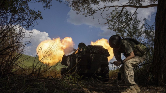 VIVA Militer: Serangan artileri Ukraina di wilayah Kherson