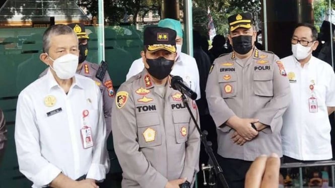 Kapolda Jawa Timur Irjen Pol Toni Harmanto di RSUD Saiful Anwar, Kota Malang