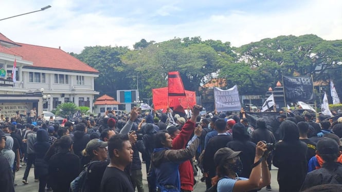 Aksi damai Aremania menuntut keadilan untuk korban tragedi Kanjuruhan.