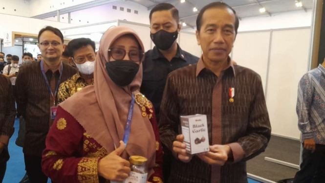 Presiden Jokowi dan Mitra Binaan Pertamina di TEI 2022.