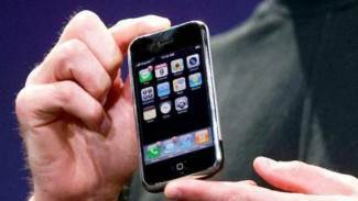 iPhone Generasi Pertama Dilelang, Langsung Laku Segini