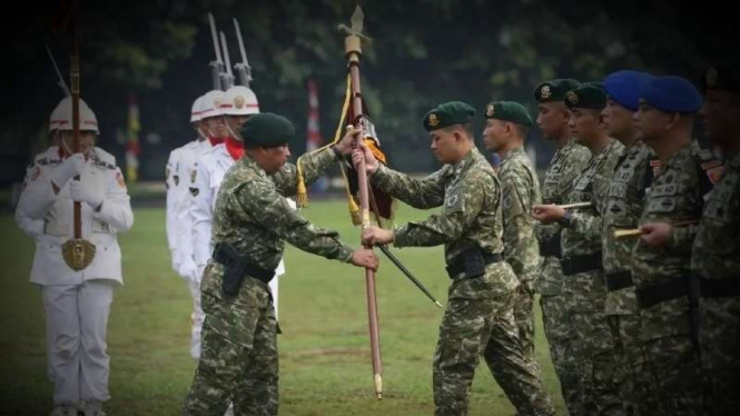 VIVA Militer: Pangdivif 1 Kostrad Mayjen TNI Bobby pimpin Sertijab di Satuan 
