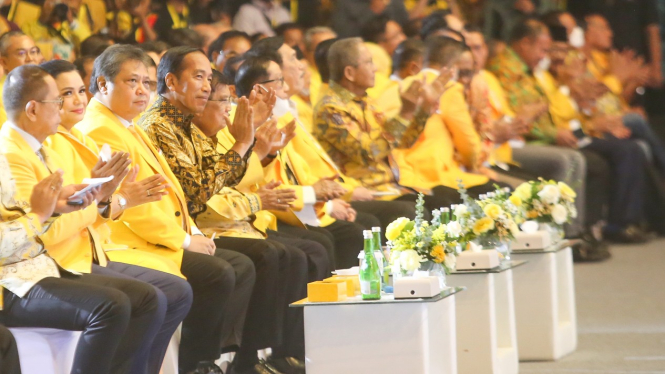 Presiden Jokowi dan Airlangga Hartarto di HUT Golkar