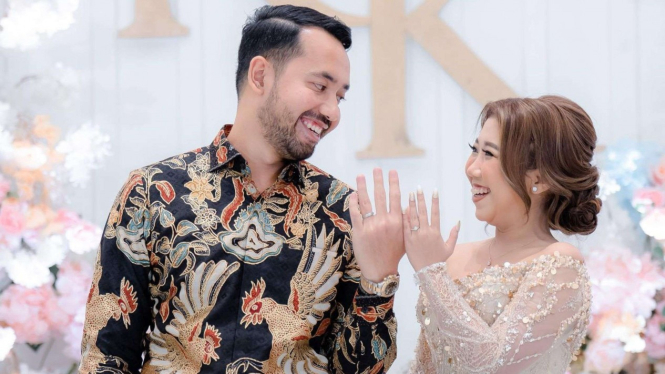 Kiky Saputri dilamar sang kekasih Muhammad Khairi 