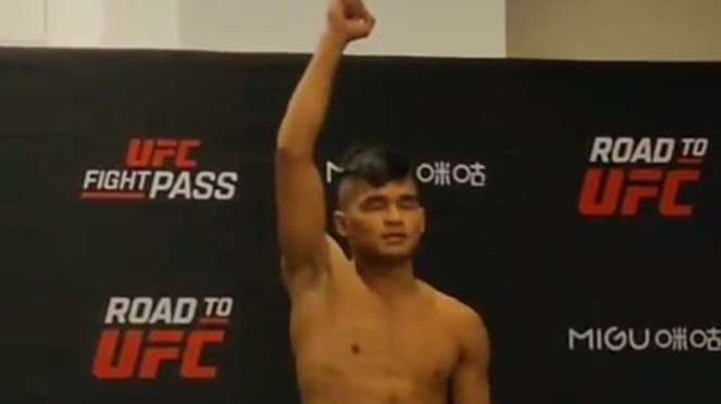 Jeka Saragih Lolos Timbang Badan Road to UFC