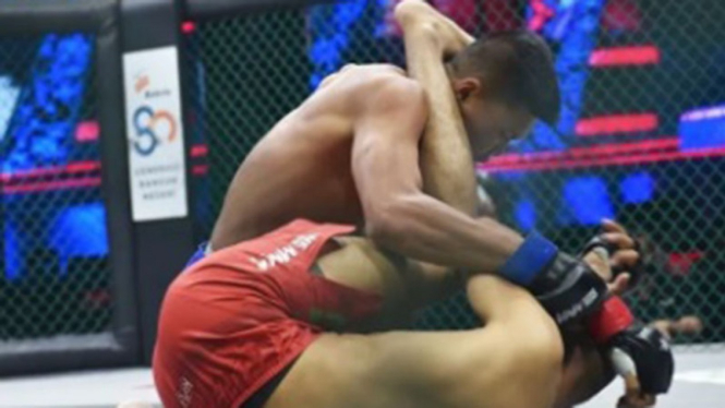 Eddo Hardi Kristanto mengalahkan Dedi Kurniawan di One Pride MMA