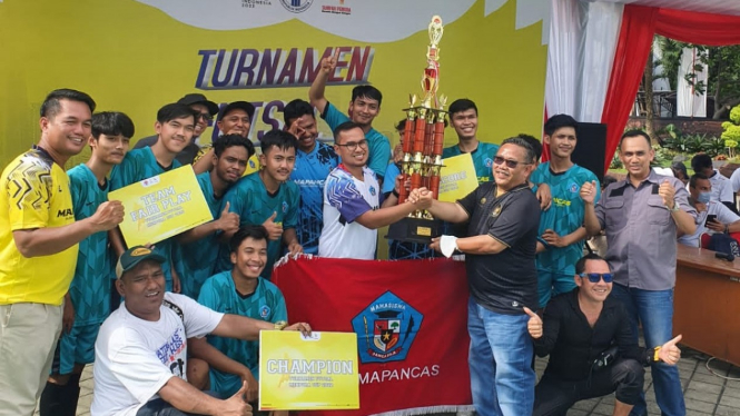 Tim DPP Mapancas (Mahasiswa Pancasila), juara futsal pada turnamen olahraga