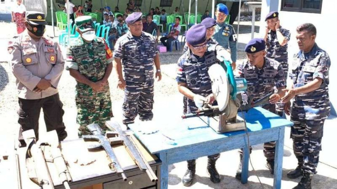 VIVA Militer: Danlantamal VII Kupang musnahkan 13 pucuk senjata api rakitan