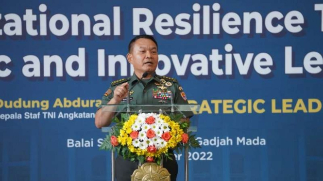 VIVA Militer: KSAD Jenderal TNI Dudung Abdurachman di UGM Yogyakarta