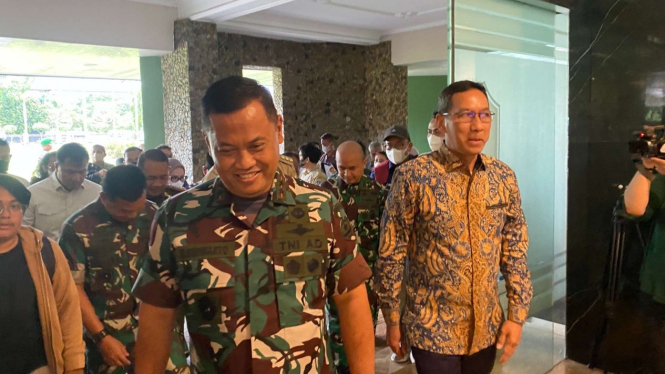 Pj Gubernur DKI Heru Budi Hartono bertemu Pangdam Jaya Mayjen Untung Budiharto.