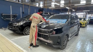 Air Panas Bisa Kembalikan Bumper Mobil yang Penyok, Mitos atau Fakta?