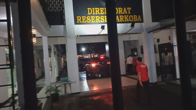 Irjen Pol Teddy Minahasa dipindahkan dari penempatan khusus (patsus) Divisi Propam Polri ke rumah tahanan (rutan) Direktorat Reserse Narkoba Polda Metro Jaya.