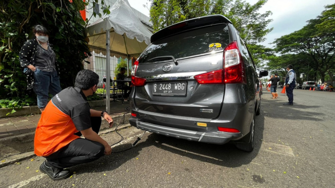 VIVA Otomotif: Uji emisi kendaraan bermotor.