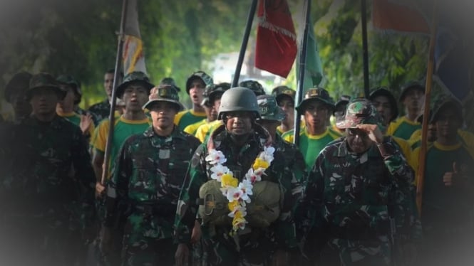 VIVA Militer: Tradisi masuk satuan Yonif Para Raider 433 Julu Siri Kostrad TNI.