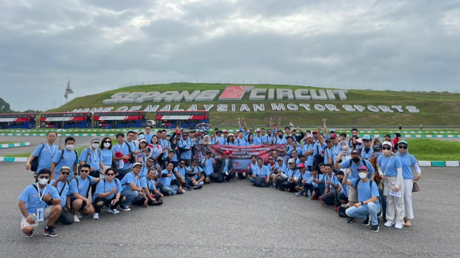 Menyaksikan langsung MotoGP di sirkuit Sepang, Malaysia