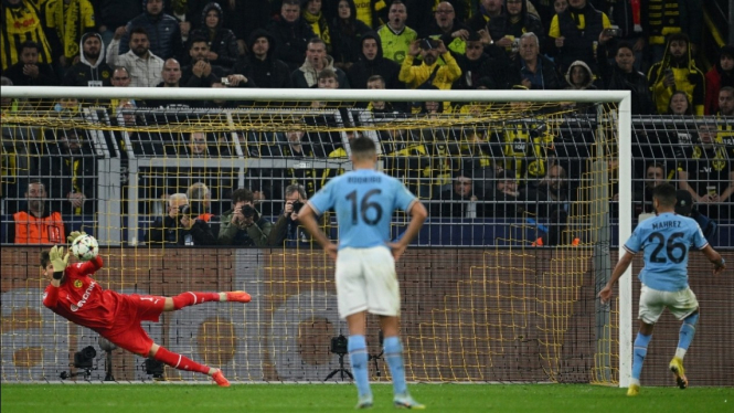 Pertandingan Borussia Dortmund vs Manchester City. 