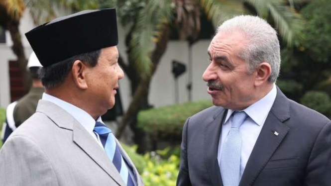 Menteri Pertahanan RI Prabowo Subianto (kiri) menerima kunjungan resmi PM Palestina Mohammed Ibrahim Shtayyeh di Kementerian Pertahanan RI, Jakarta Pusat, Rabu, 26 Oktober 2022.