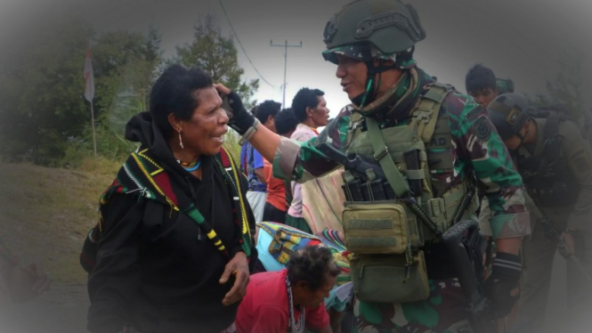 VIVA Militer: Pasukan Yonif Para Raider 305/Tengkorak, Kostrad di Intanjaya.