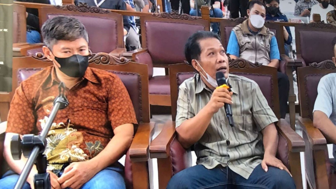 Satpam Komplek Polri, Marzuki (kemeja abu) menjadi saksi kasus obstruction of justice.