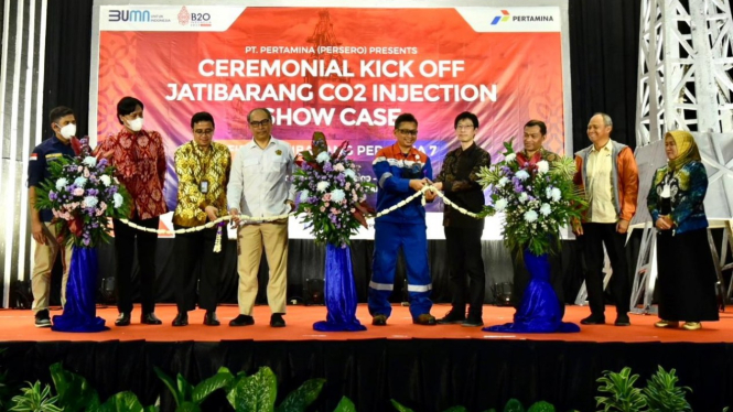 Simbolis pemotongan pita tanda Peresmian Proyek Injection CO2 