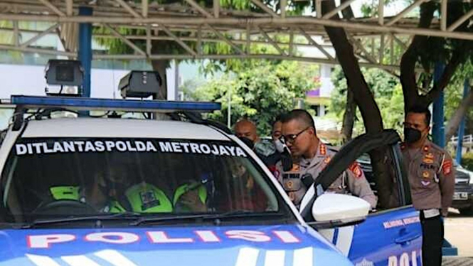 VIVA Otomotif: Mobil patroli Polda Metro Jaya yang dilengkapi ETLE Mobile
