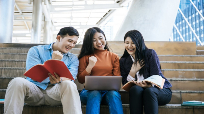 Mahasiswa Kalbis Institute Torehkan Prestasi Tingkat Nasional dari Kemenbudristek