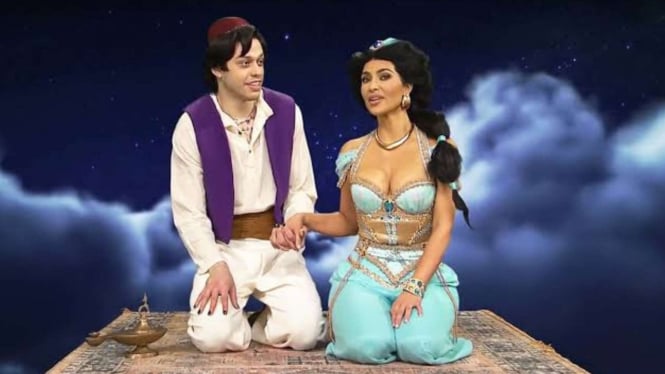 Pete Davidson dan Kim Kardashian saat jadi Aladdin dan Jasmine