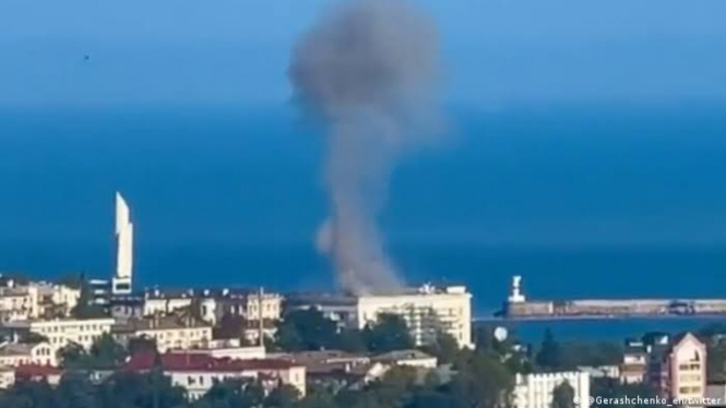 VIVA Militer: Serangan drone militer Ukraina di Sevastopol, Rusia