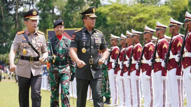 Kapolri Jenderal Listyo Sigit Prabowo dan Panglima TNI Jenderal Andika Perkasa