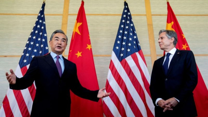  Menteri Luar Negeri China, Wang Yi, dan Menlu Amerika Serikat, Antony Blinken.