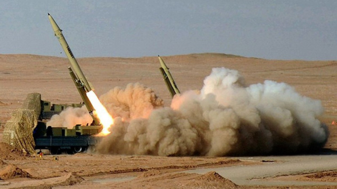 VIVA Militer: Rudal balistik jarak pendek Fateh-110 Militer Iran