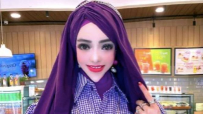 Yuni Jasmine , PNS viral mirip Barbie