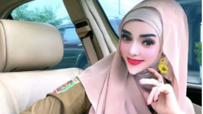 Yuni Jasmine, PNS viral mirip Barbie