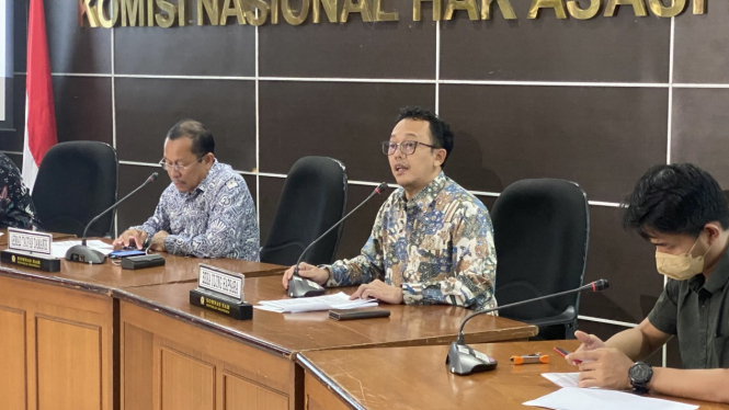 Komisioner Komnas HAM Beka Ulung Hapsara menyampaikan investigasi Kanjuruhan