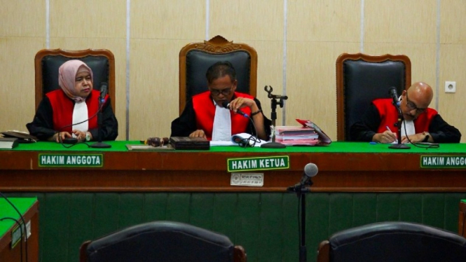 Persidangan kasus penipuan dengan terdakwa Fakar Suhartami Pratama di PN Medan.
