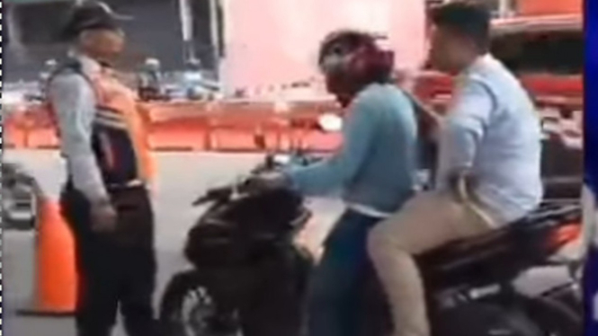 Viral Pengendara Motor Melawan Arah Ngeyel ke Petugas Dishub