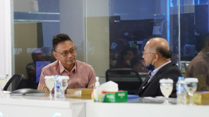 Wali Kota Pontianak, Edi Rusdi Kamtono berbincang dengan Executive Chairman Maltimur Resources SDN BHD, Junaidi.