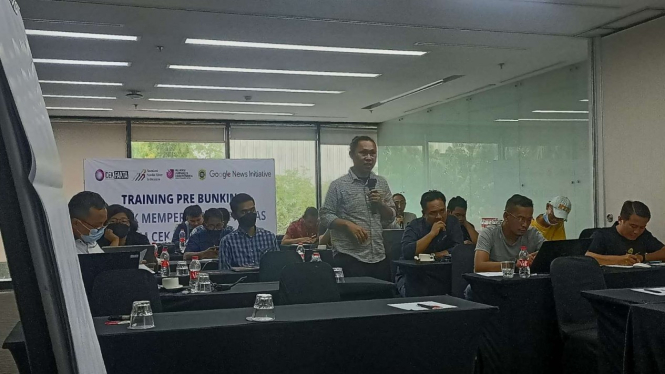 Sejumlah jurnalis dari Jakarta dan sekitarnya dan Kalimantan mengikuti pelatihan "Training Pre-bunking untuk Tingkatkan Kapabilitas Tim Cek Fakta Anggotanya" oleh Asosiasi Media Siber Indonesia (AMSI) di Jakarta, Selasa-Kamis, 1-3 November 2022.