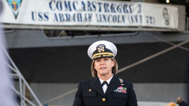 Amy Bauernschmidt, Komandan Kapal Induk Armada AS.