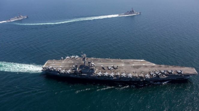 Porta-aviões USS Abraham Lincoln.