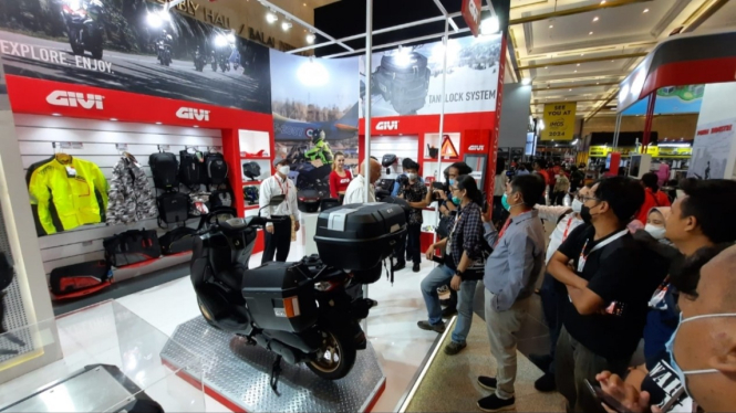 Booth GIVI di pameran IMOS 2022