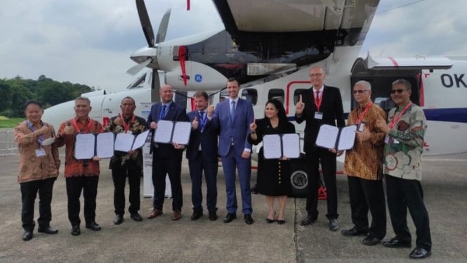 Indonesia, melalui PT. Prasandha Dumayasa, dan Republik Ceko menandatangani komitmen pembelian pesawat jenis L410 NG buatan Ceko di Jakarta, Jumat. 