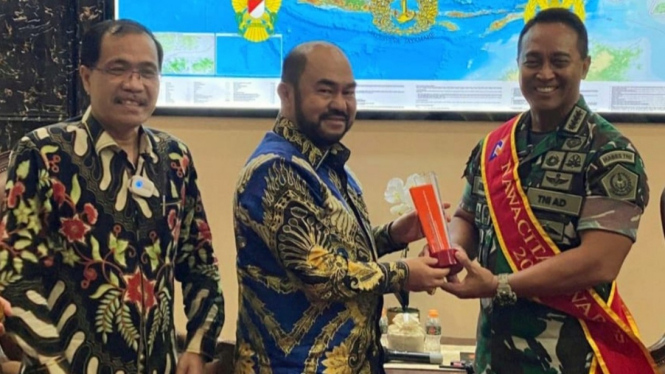 Panglima TNI Jenderal Andika Perkasa dan Faigiziduhu Nduru