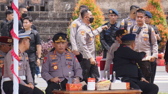 Kapolri Jenderal Listyo Sigit Prabowo meninjau geladi bersih operasi Puri Agung.