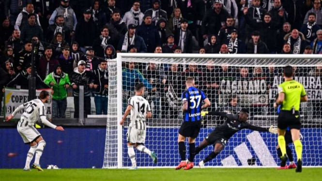 Pertandingan Juventus vs Inter Milan.