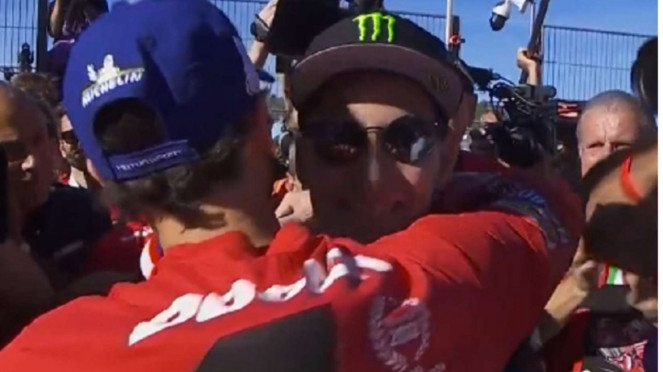 Bagnaia Peluk Quartararo