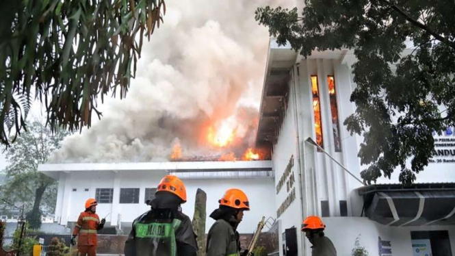 Kantor Bappelitbang di kawasan Balai Kota Bandung terbakar