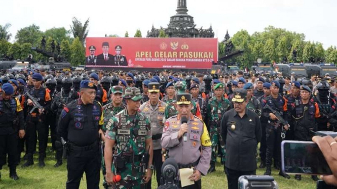 Kapolri dan Panglima TNI melaksanakan gelar apel pasukan pengamanan KTT G20