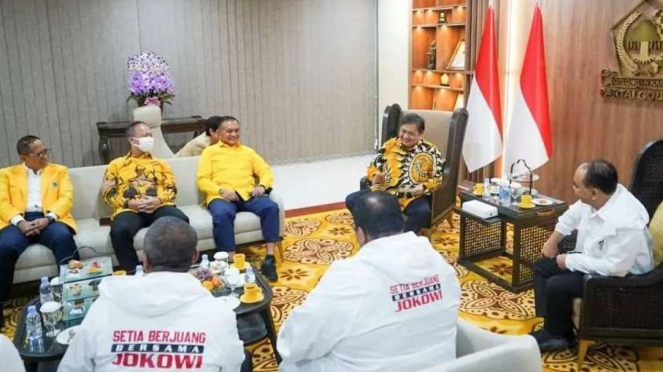 Ketum Golkar Airlangga Hartarto Bertemu dengan Relawan Jokowi yang Gelar Musra