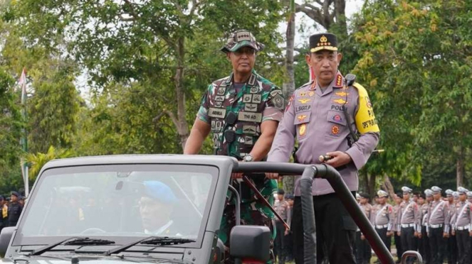 Kapolri Jenderal Listyo Sigit Prabowo dan Panglima TNI Jenderal Andika Perkasa